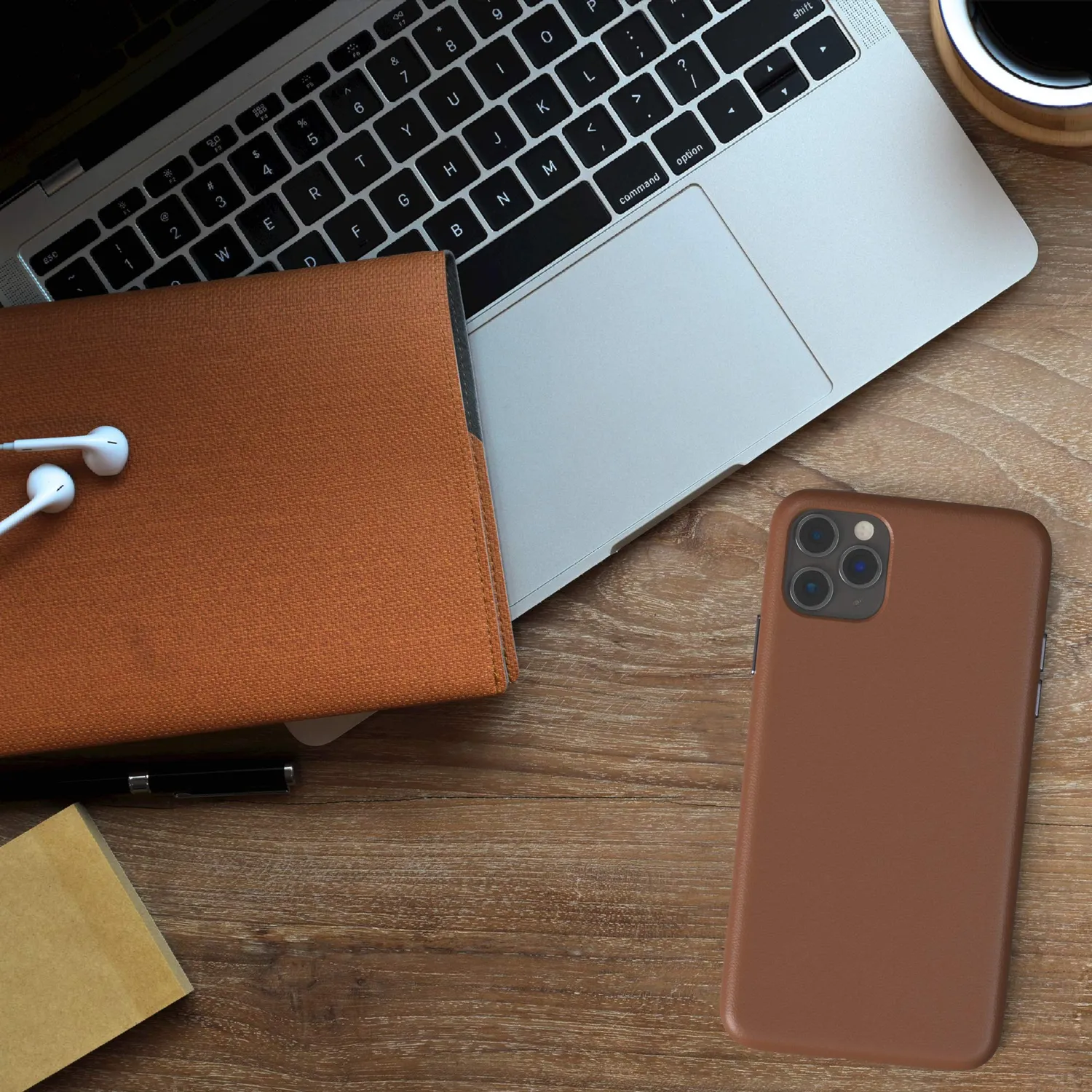 EAZY CASE iPhone 11 Pro Max Kunstlederhülle Braun Kameraschutz