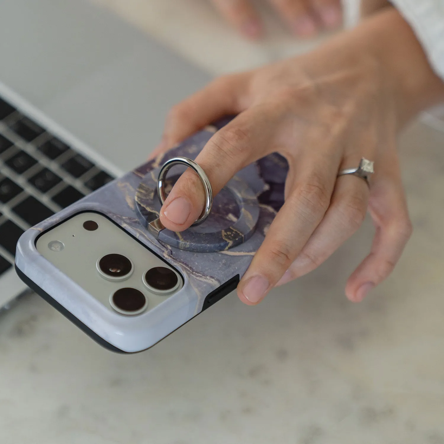 arktis iPhone 15 Dusty Marble Hülle MagSafe Marmor