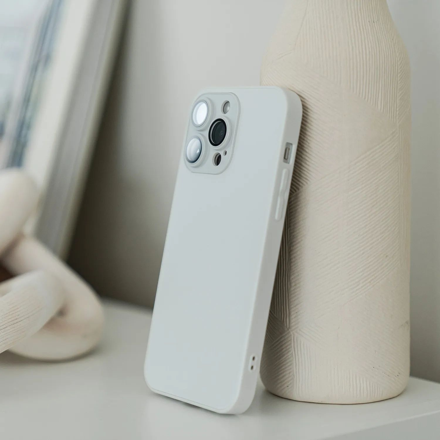 arktis INVICTUS iPhone 14 Pro Max Hülle Weiß Glas