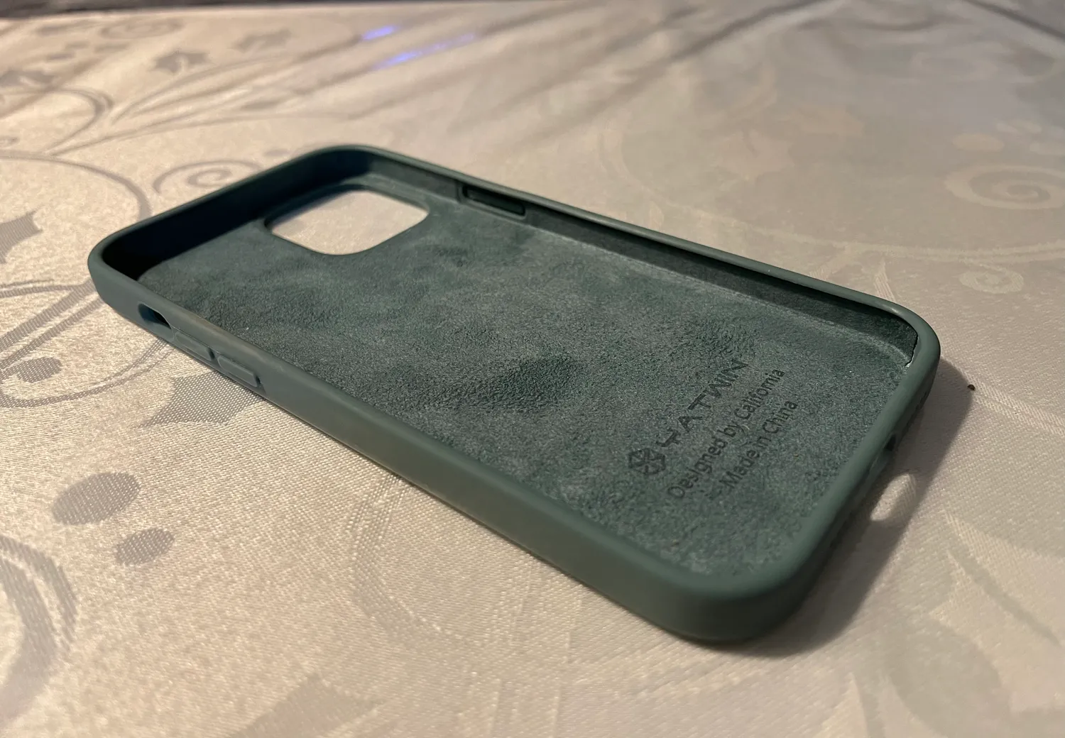 YATWIN iPhone 12 Pro Max Silikonhülle Pinien-Grün Mikrofaser
