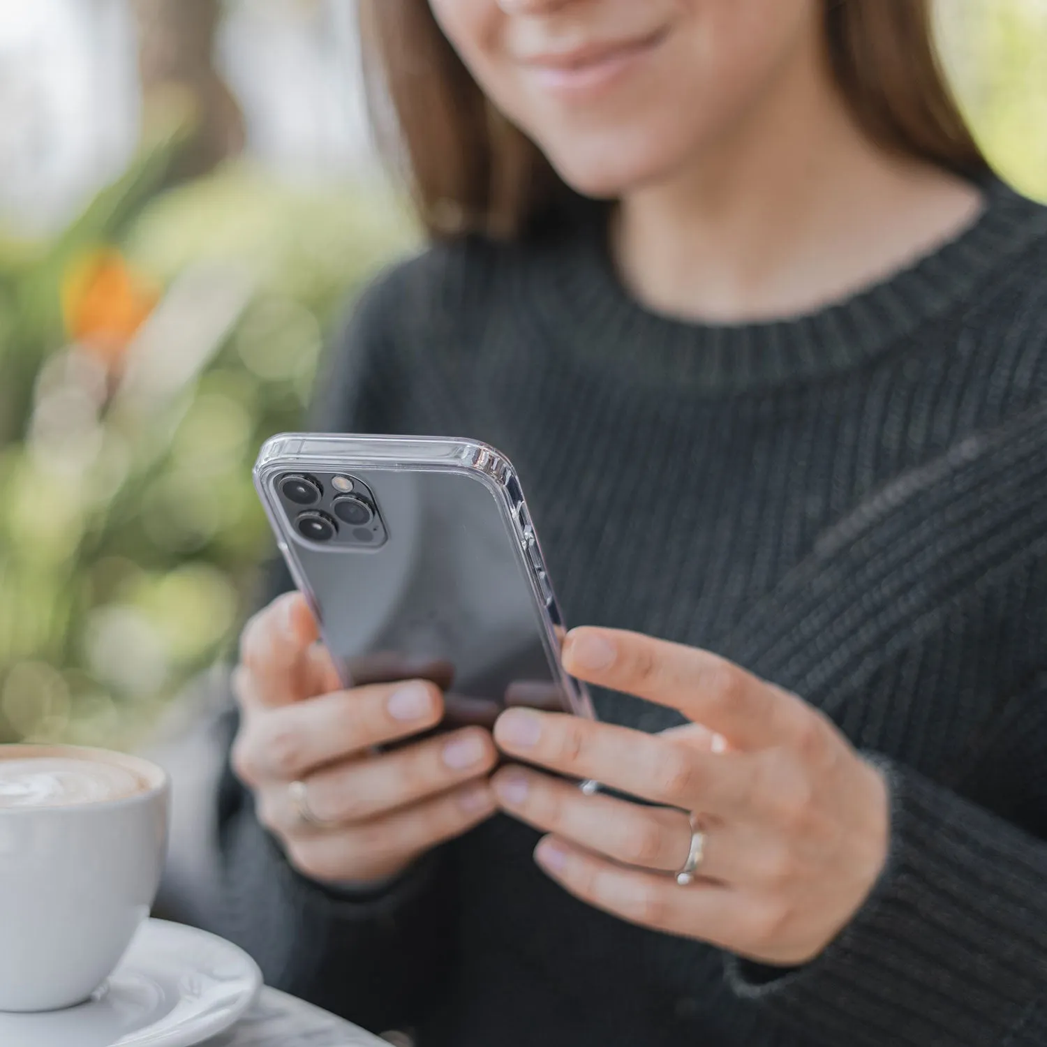 arktis Ultra Hybrid iPhone 14 Hülle transparent vergilbungsfrei