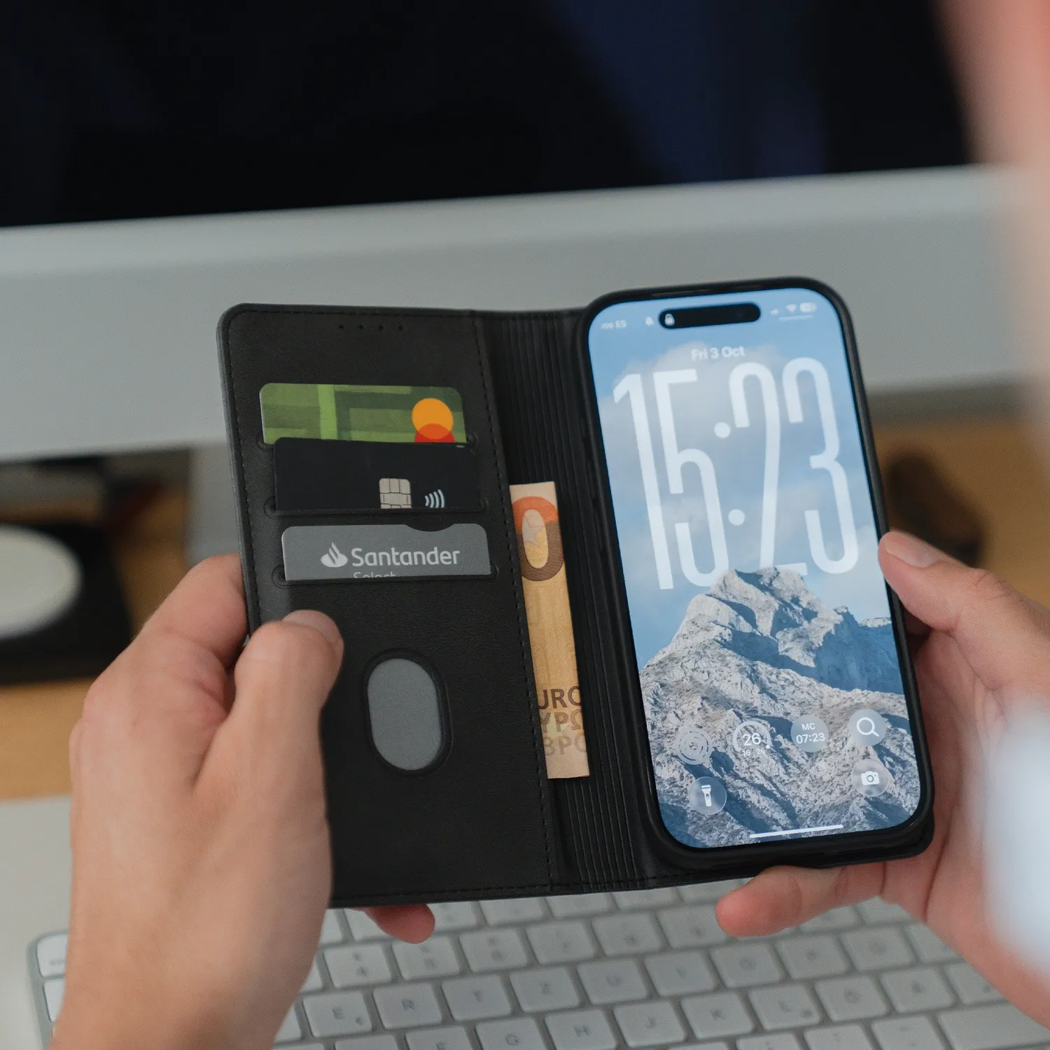 arktis Book iPhone 17 Pro Hülle Kunstleder schwarz