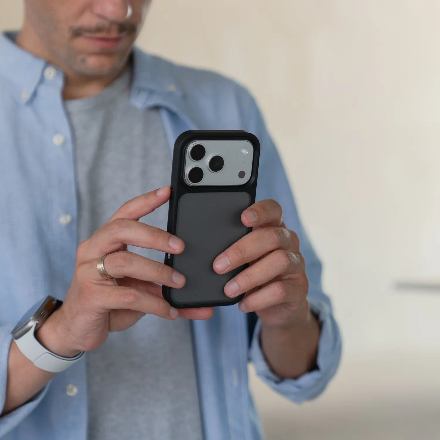 arktis Solid Case iPhone 17 Pro Hülle Schwarz matt