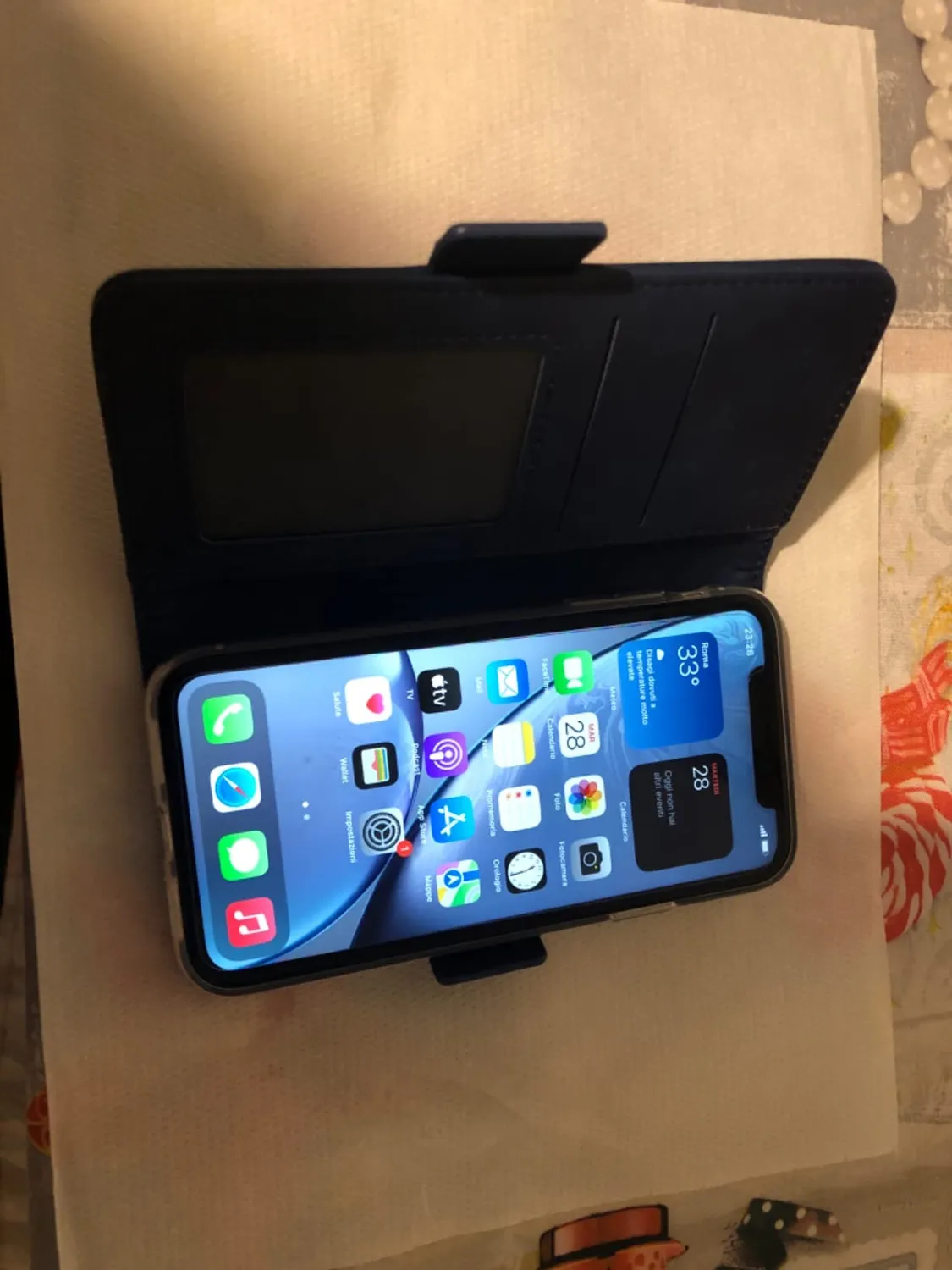 YATWIN iPhone XR Klapphülle Leder Weinrot mit Glas