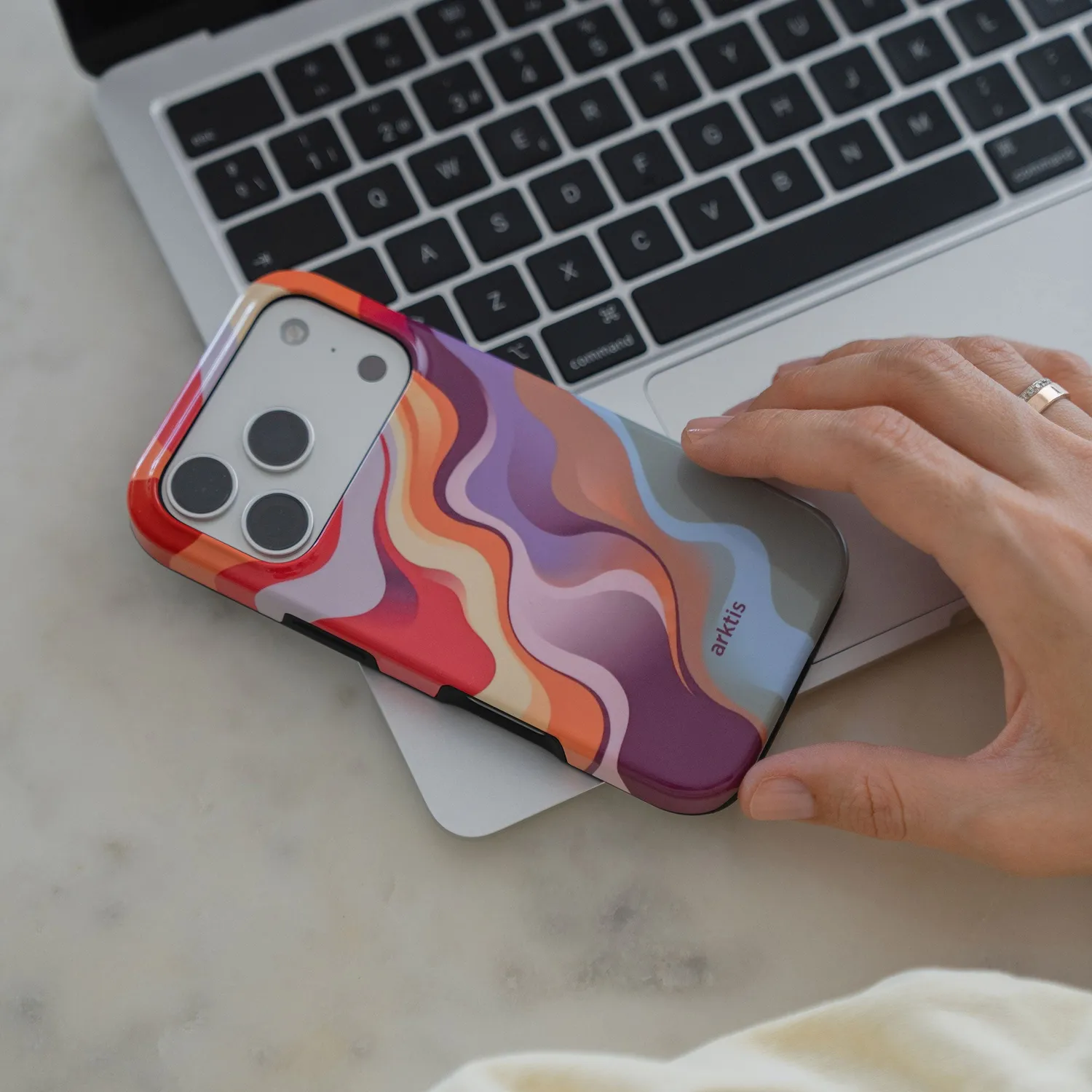 arktis iPhone 17 Hülle Happy Life Case mit MagSafe