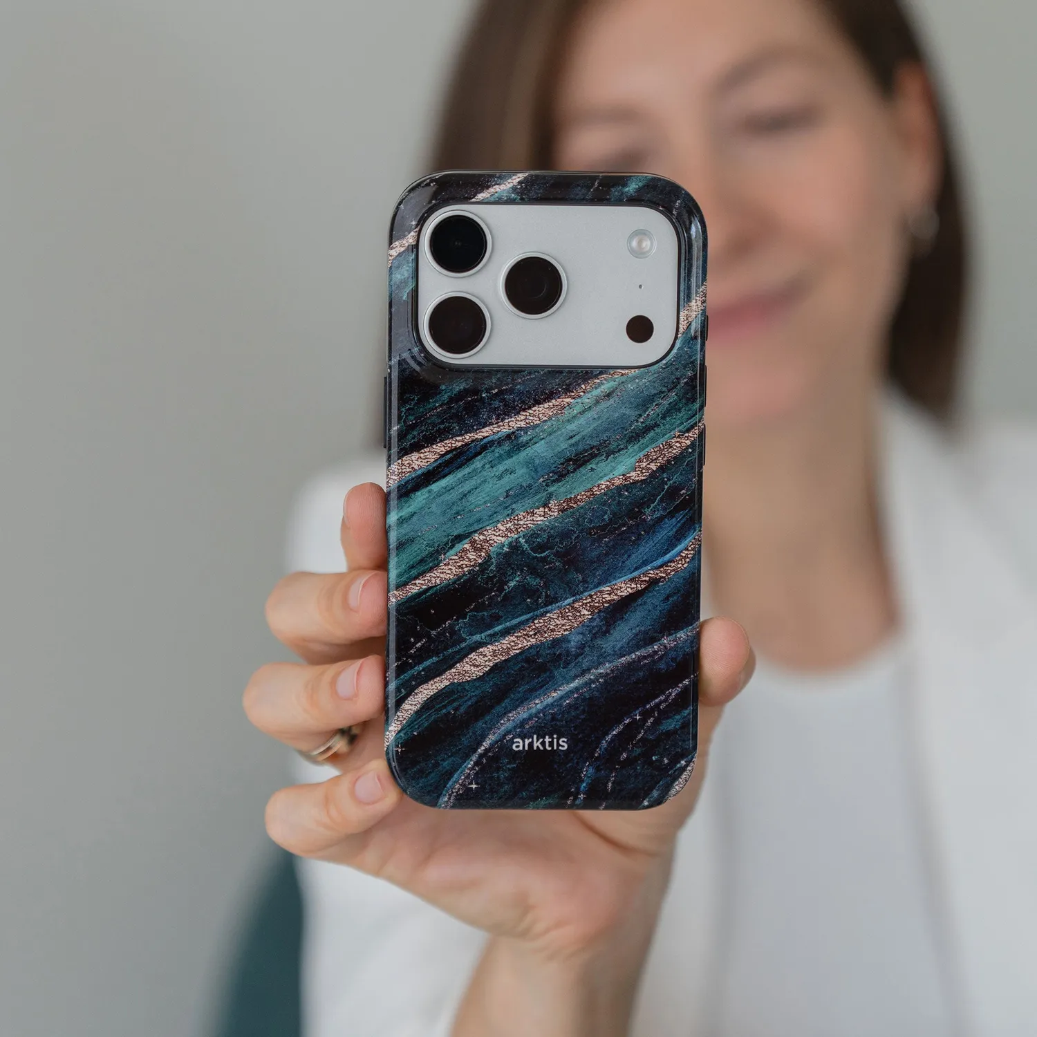 arktis Green Marble iPhone 16 Hülle MagSafe