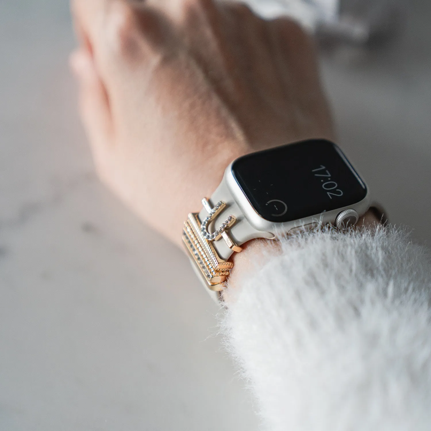 arktisband Buchstabe U Apple Watch Charm Gold Edelstahl