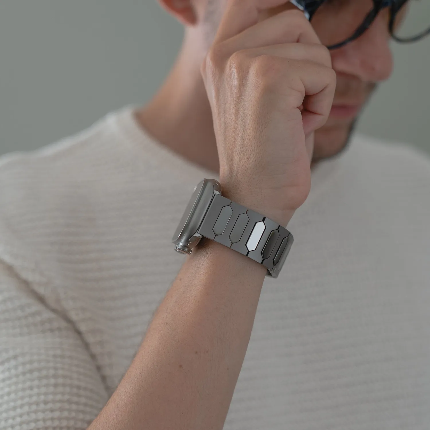arktis Vectoron Titanarmband Apple Watch 49mm Schwarz kratzfest