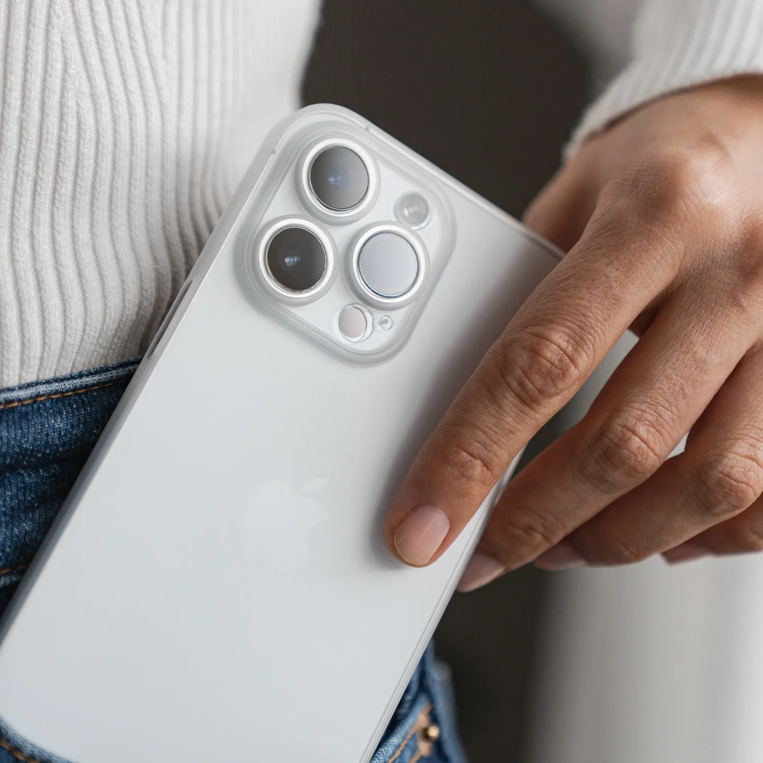 arktis iPhone 15 ULTRADÜNN Hülle Schwarz-Transparent