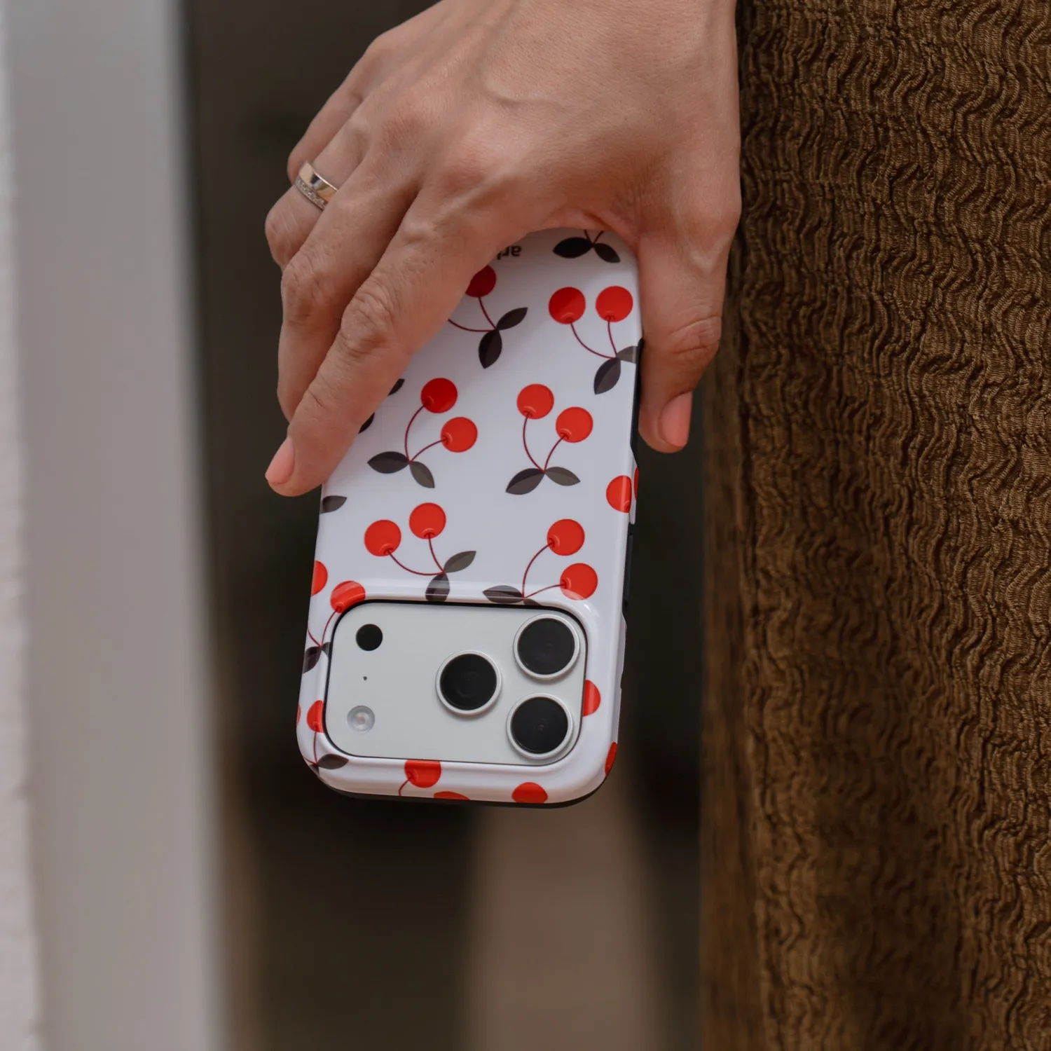 arktis Cherry iPhone 17 Pro Max Hülle MagSafe mit Print