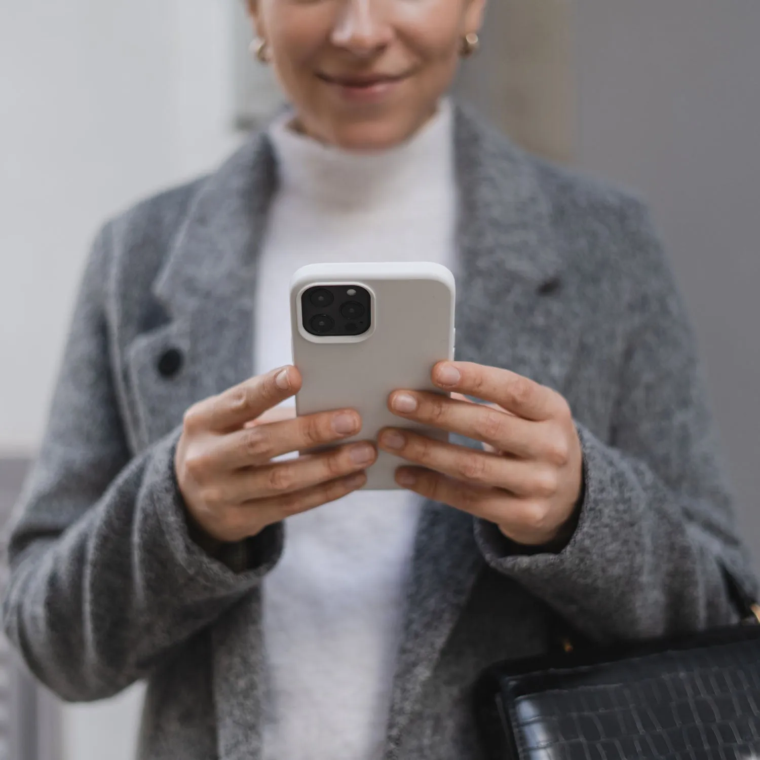 arktis Silikon iPhone 15 Pro Case Weiß Mikrofaser
