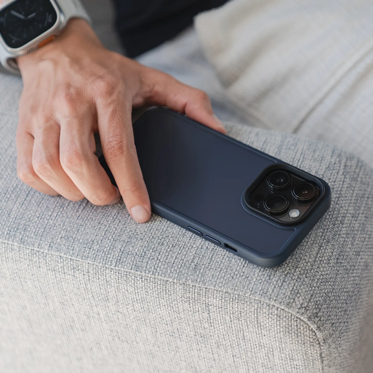 arktis iPhone 15 Pro Case Matt Sturmblau TPU