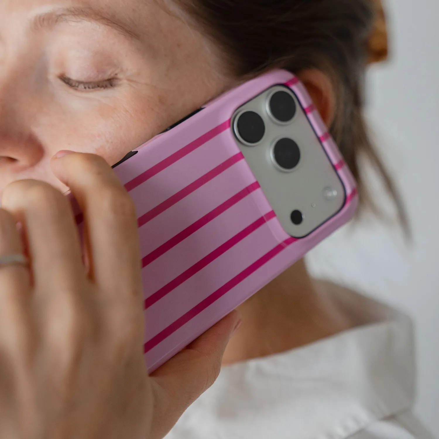 arktis iPhone 15 Pro Max Hülle Lady Stripes mit MagSafe