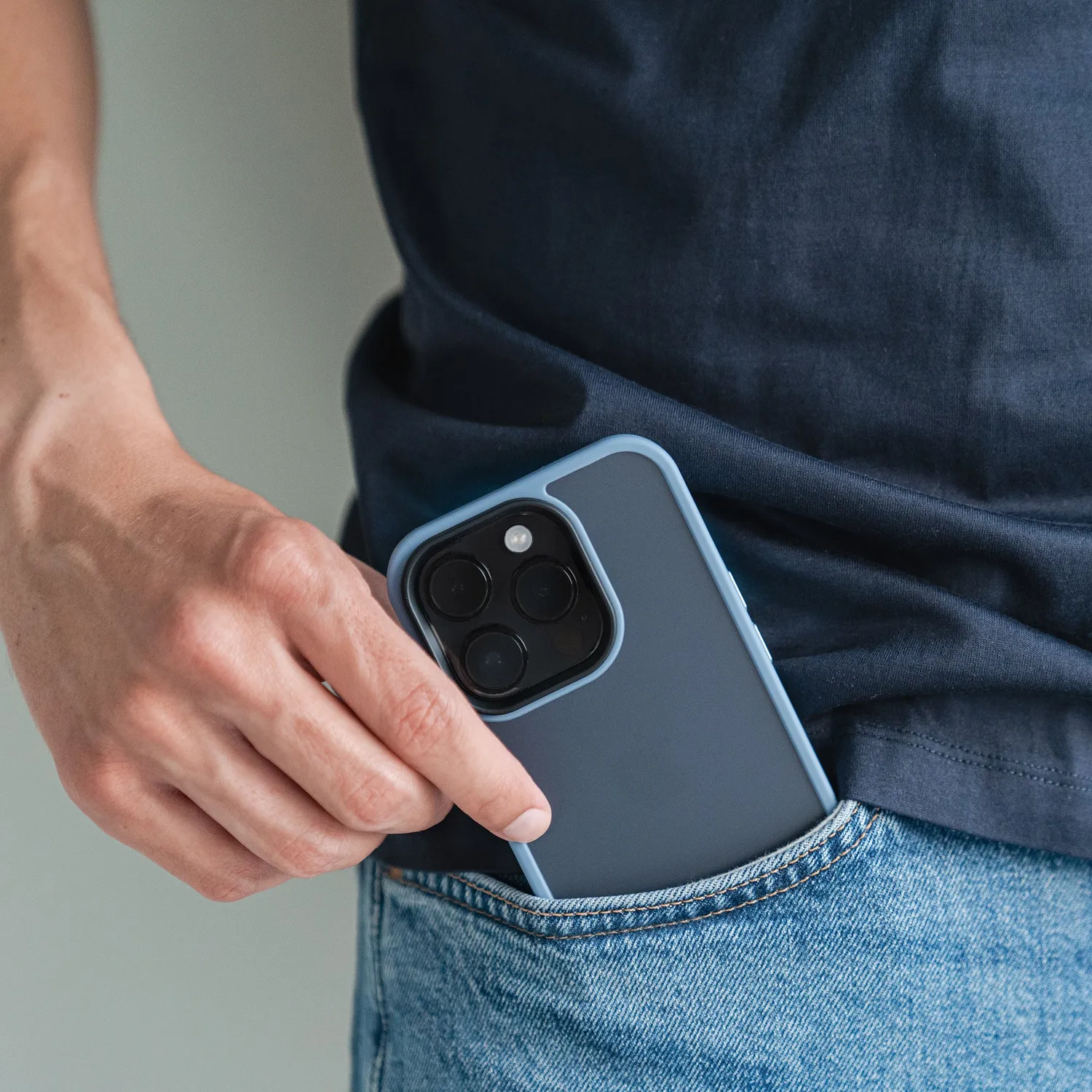 arktis Solid iPhone 17e Hülle Pastellblau matt