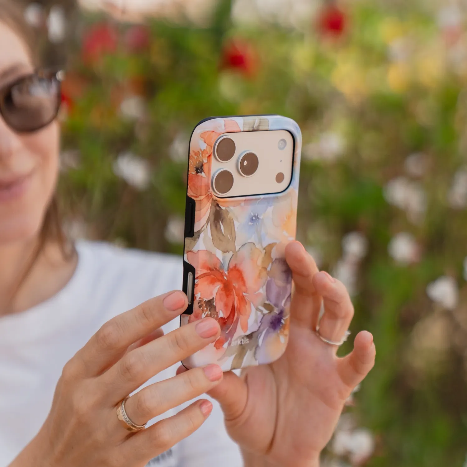 arktis Floral iPhone 15 Hülle MagSafe Blumen-Print