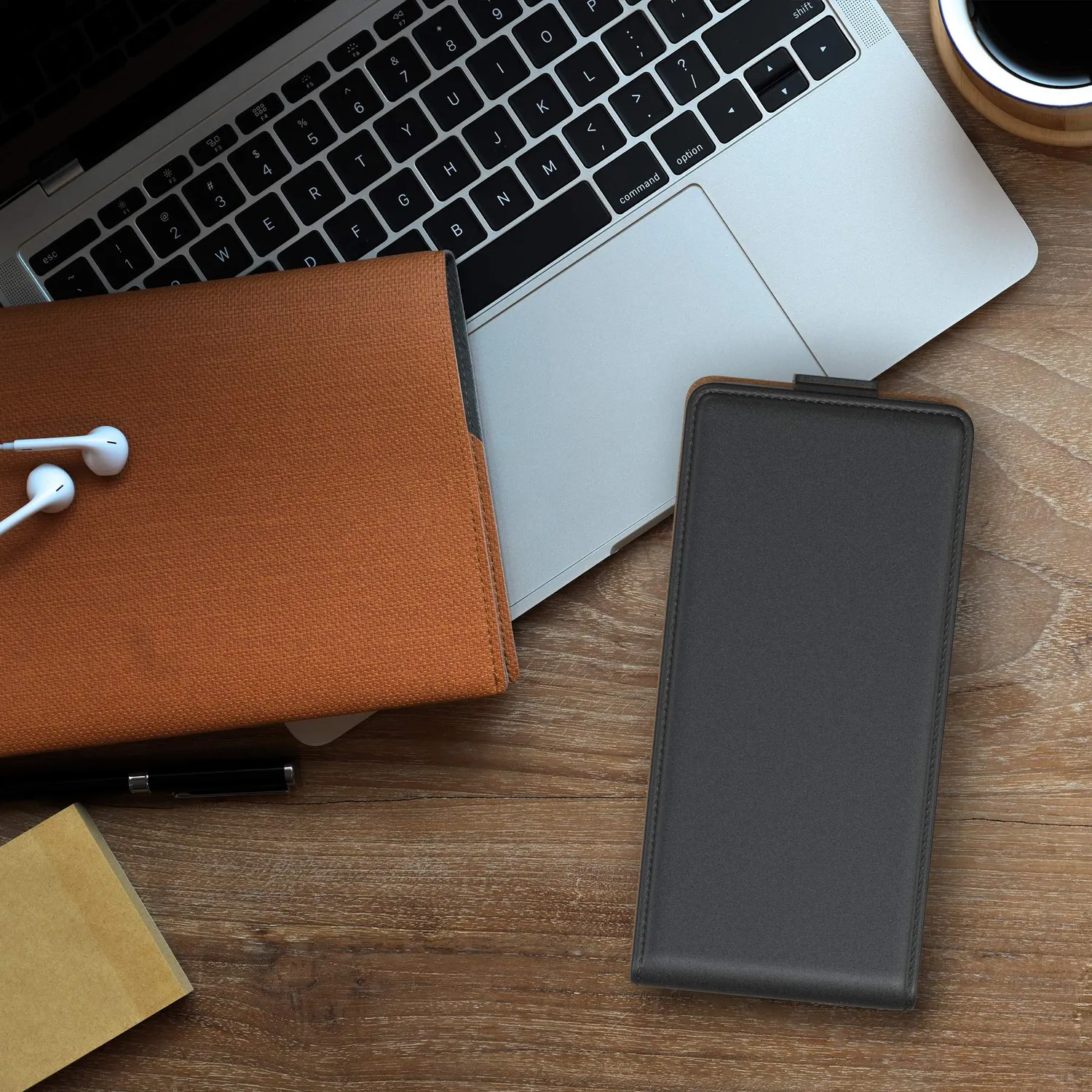 EAZY CASE iPhone 11 Klapphülle Kunstleder Schwarz