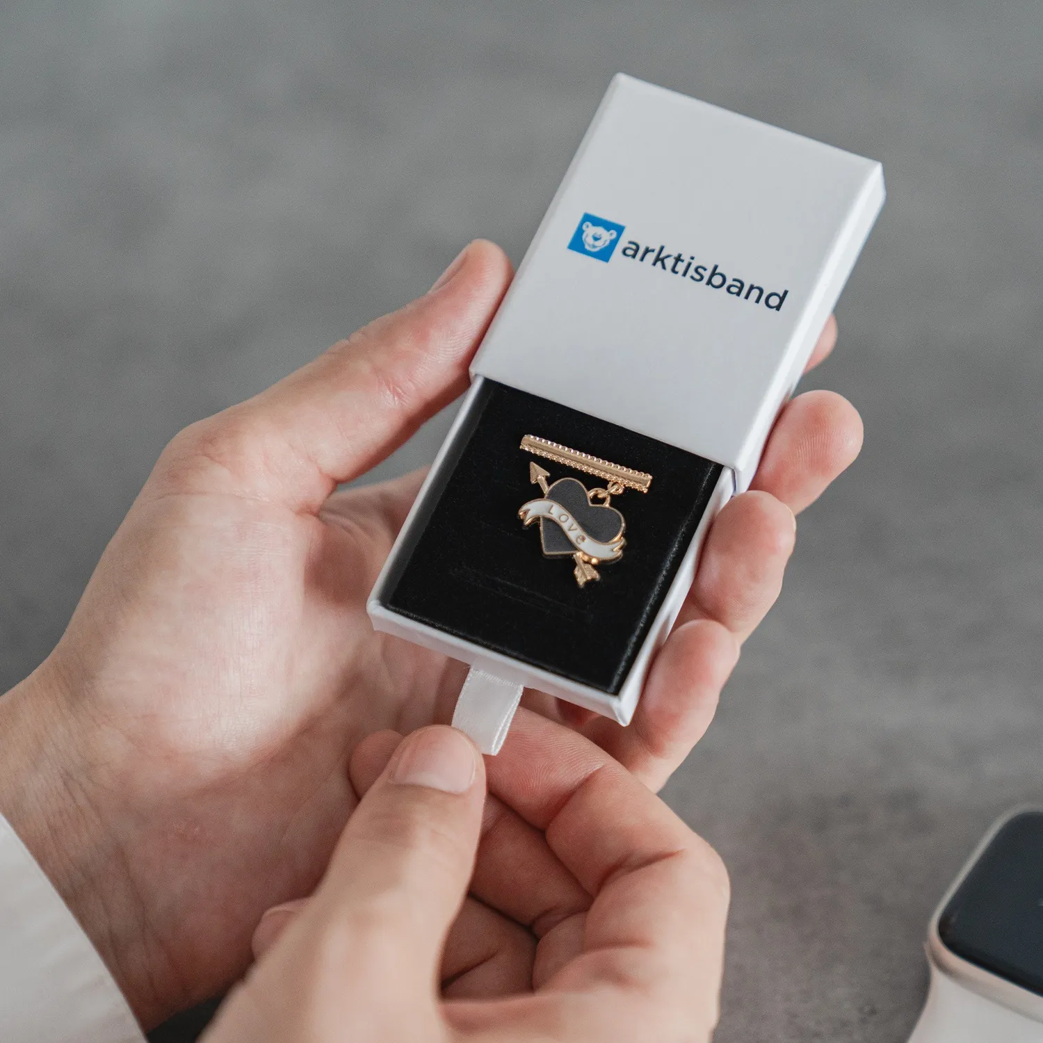arktisband Apple Watch Charms Amor Gold Edelstahl