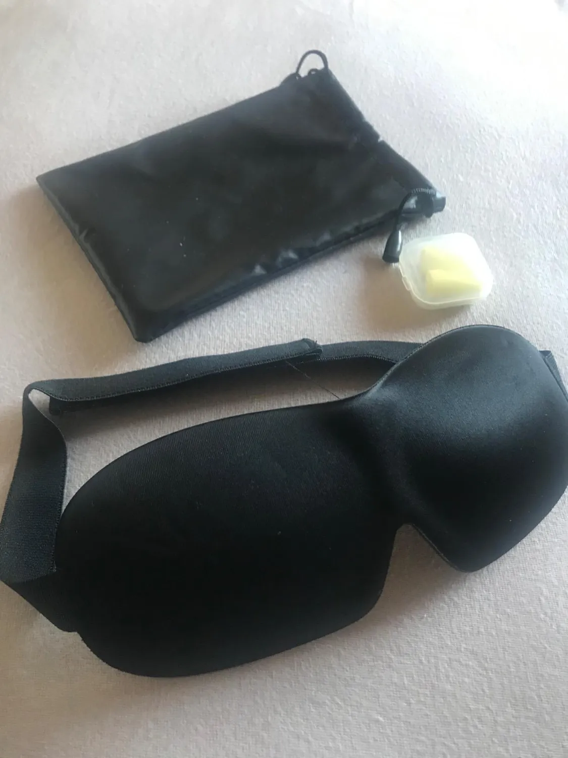 EAZY CASE Premium 3D Schlafmaske blickdicht mit Ohrstöpseln