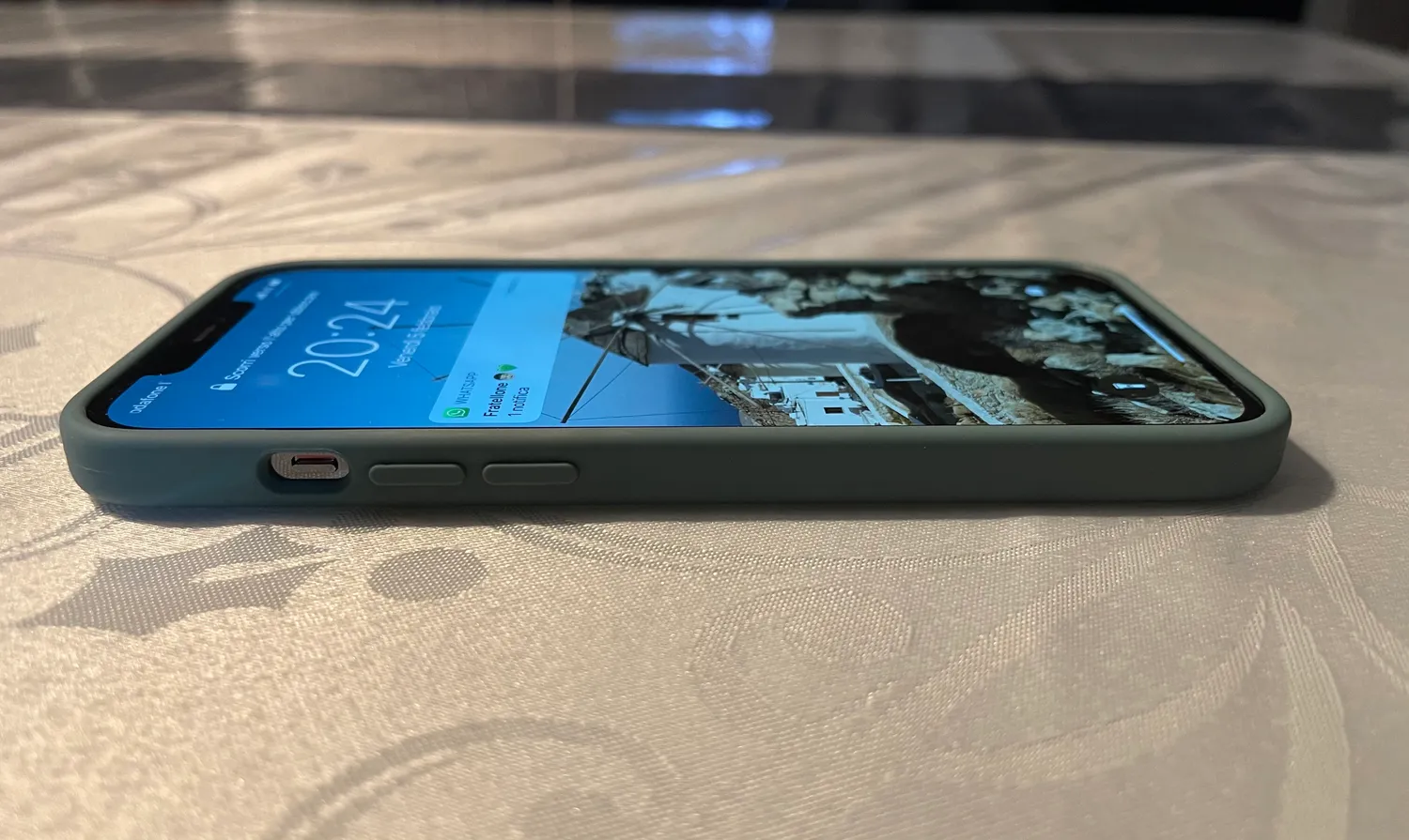 YATWIN iPhone 12 Pro Max Silikonhülle Pinien-Grün Mikrofaser