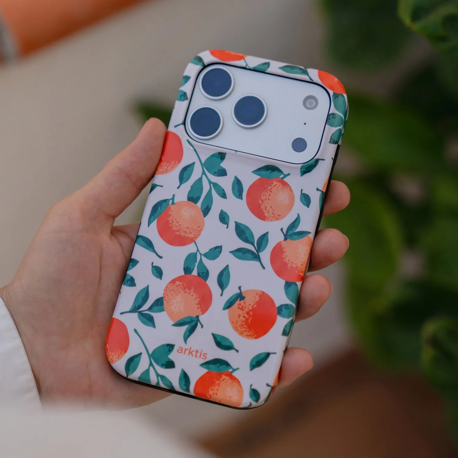 arktis Orange Tree iPhone 14 Pro Hülle MagSafe Print