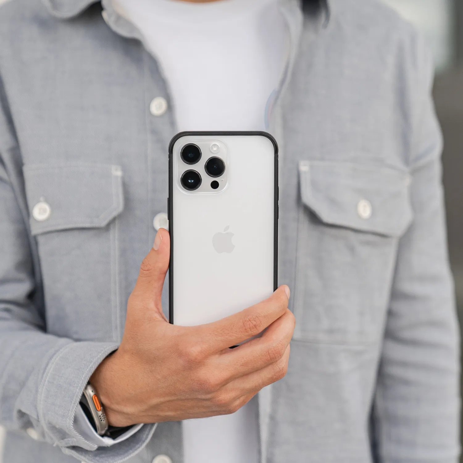 arktis AirZERO iPhone 15 Pro Max Bumper Schwarz Alu