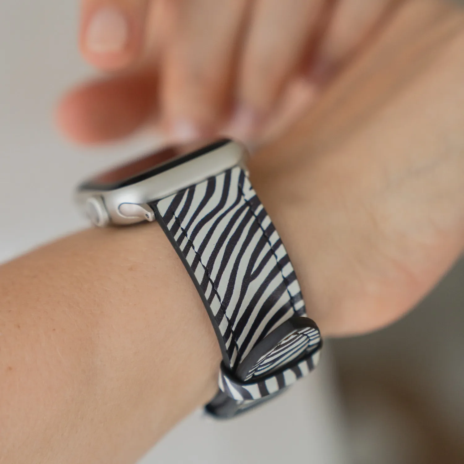 arktis Studio Zebra Apple Watch Armband 49/46/45/44 mm