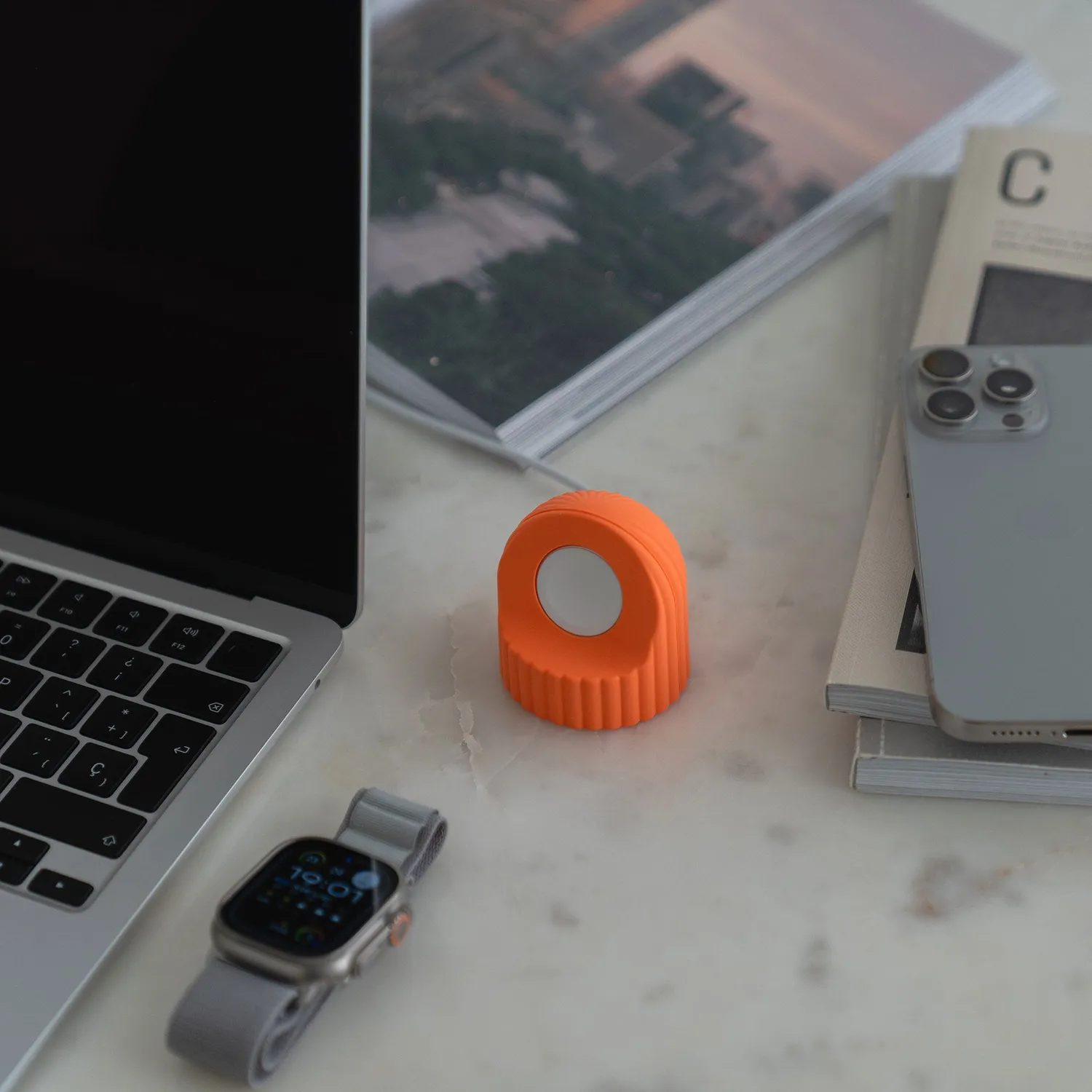 arktis Luna Apple Watch Ladestation Silikon Dock