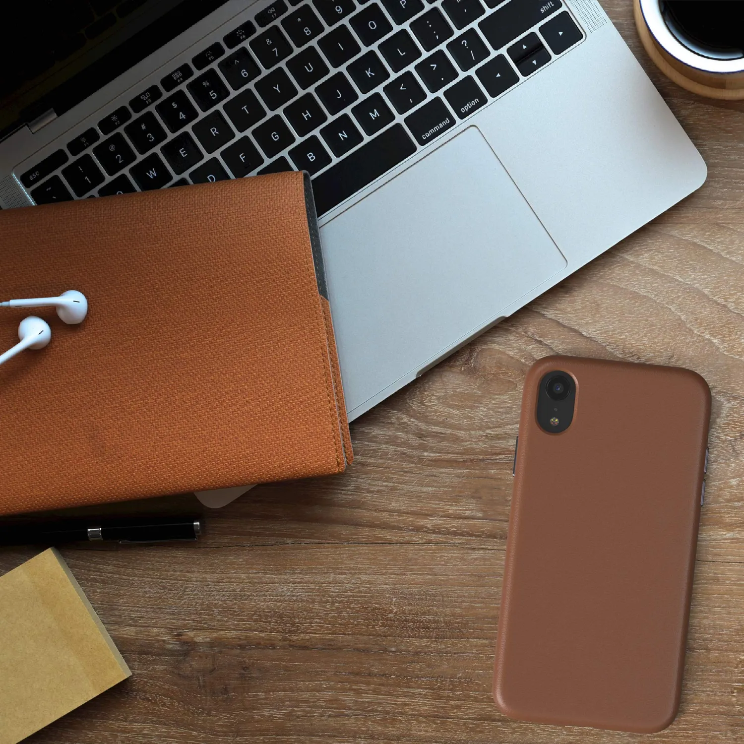 EAZY CASE iPhone XR Kunstlederhülle Braun Kameraschutz