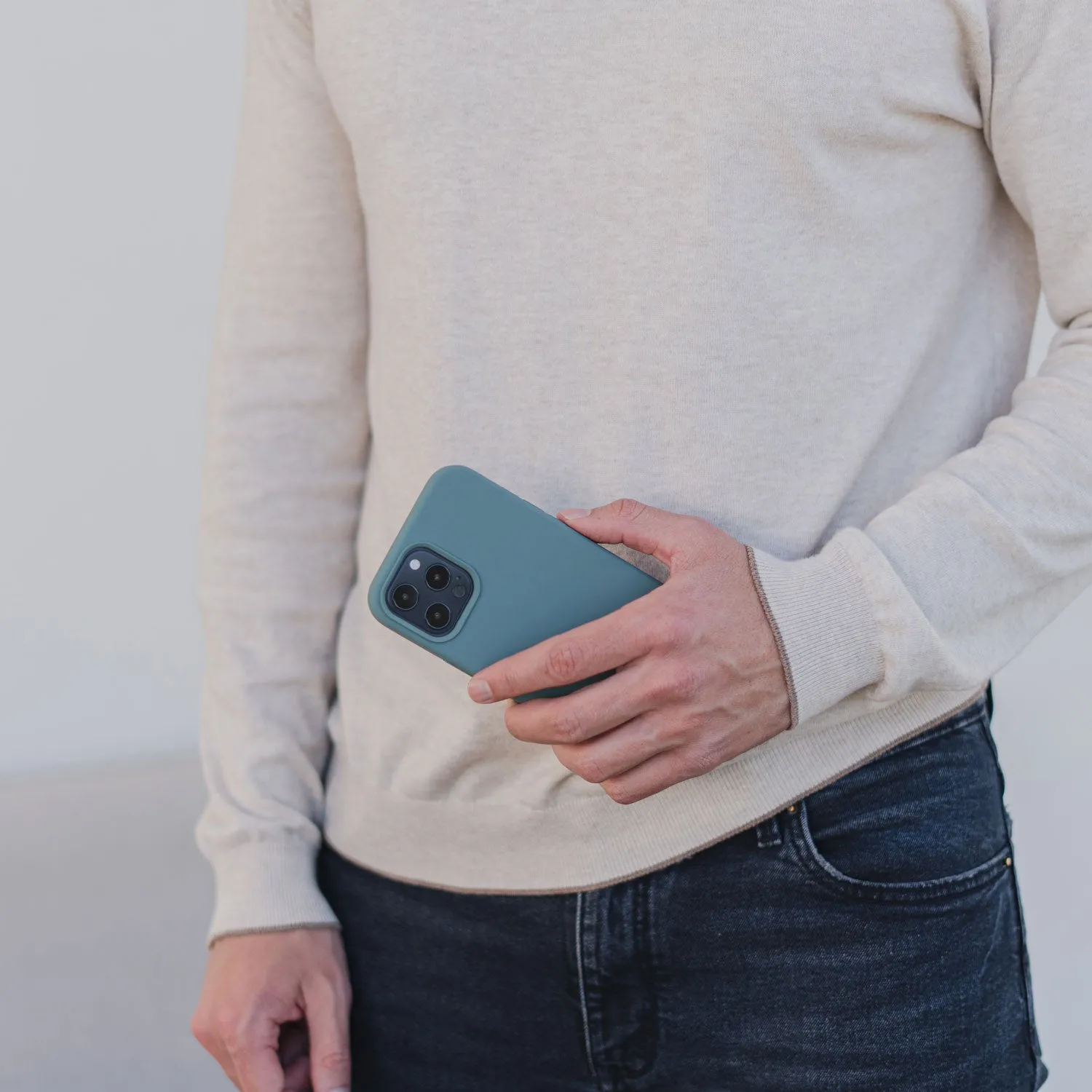 arktis iPhone 13 Silikon Case Nachtgrün griffig