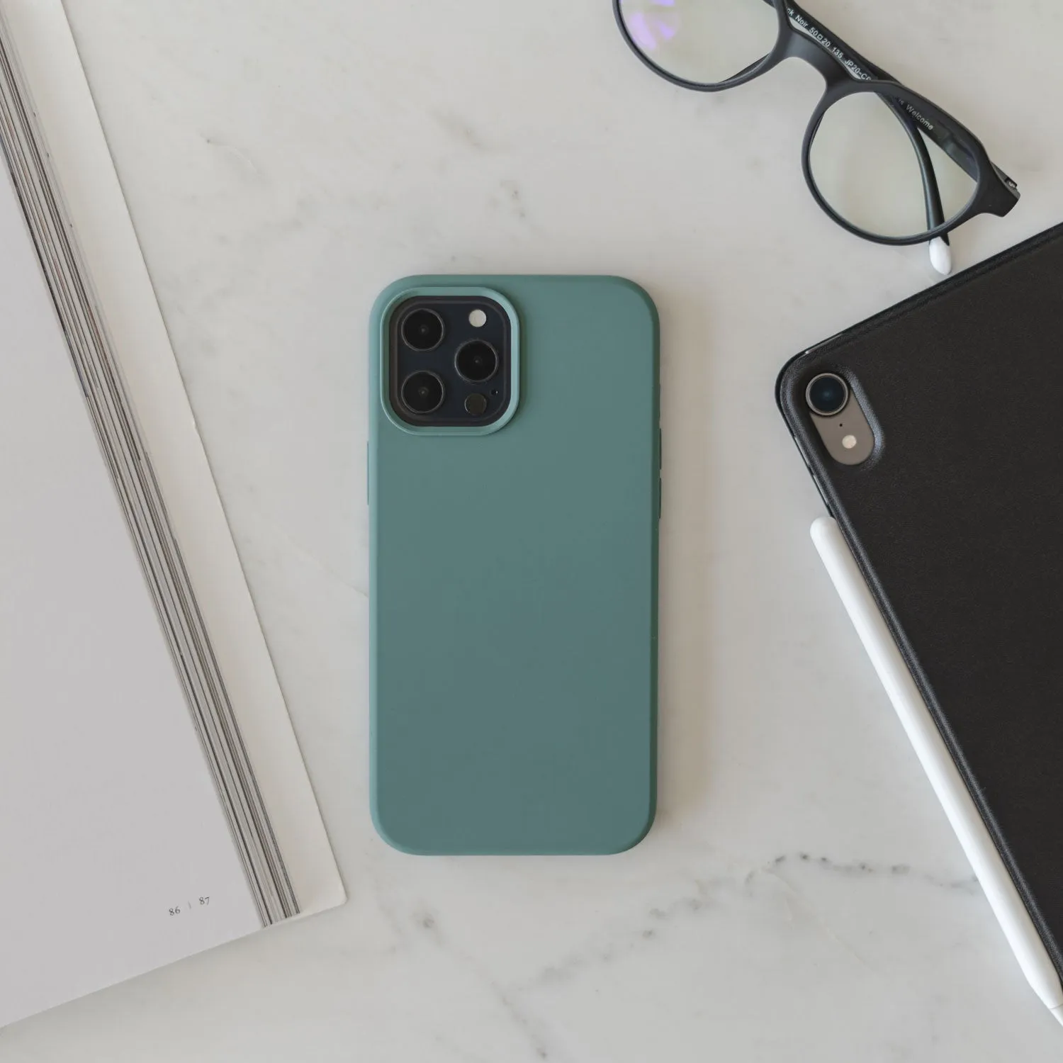 arktis iPhone 13 Silikon Case Nachtgrün griffig