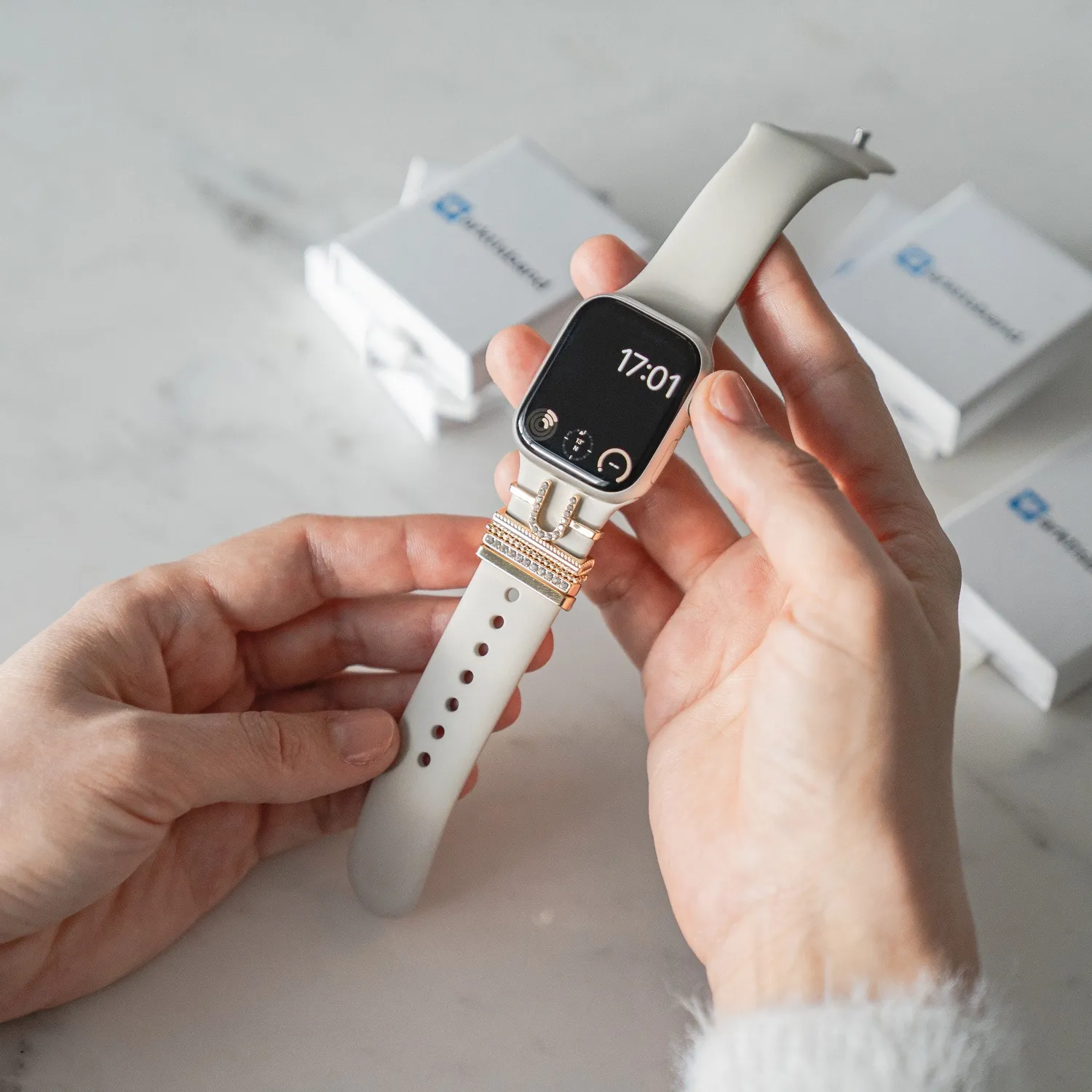 arktisband Buchstabe U Apple Watch Charm Gold Edelstahl