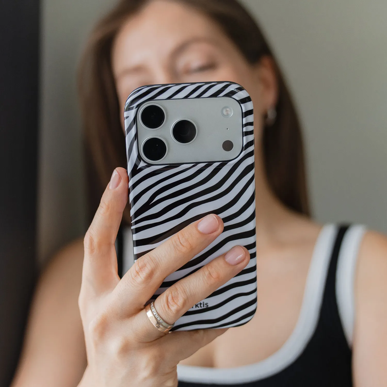 arktis Zebra Hülle iPhone 14 Pro Max mit MagSafe Print