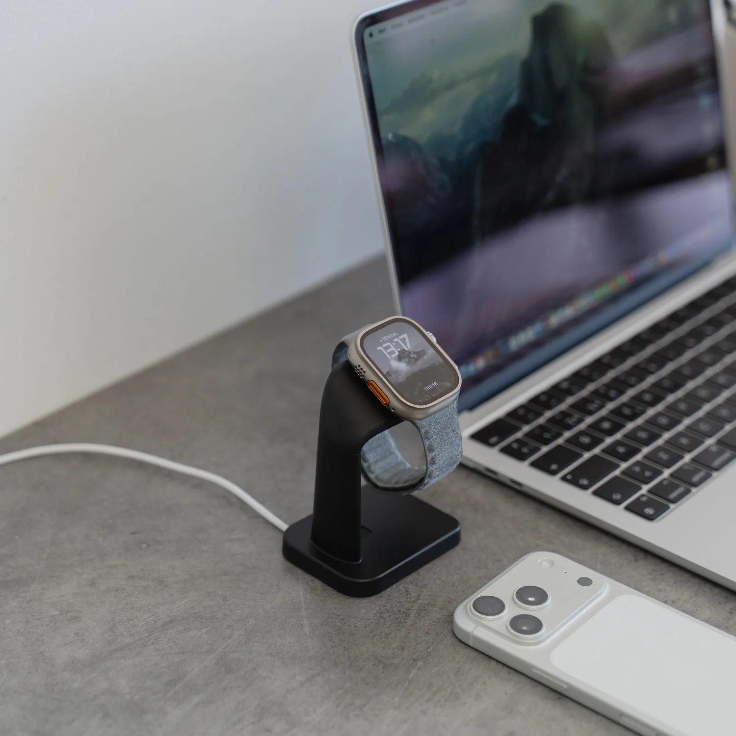 arktis Apple Watch Charging Dock Ladestation schwarz