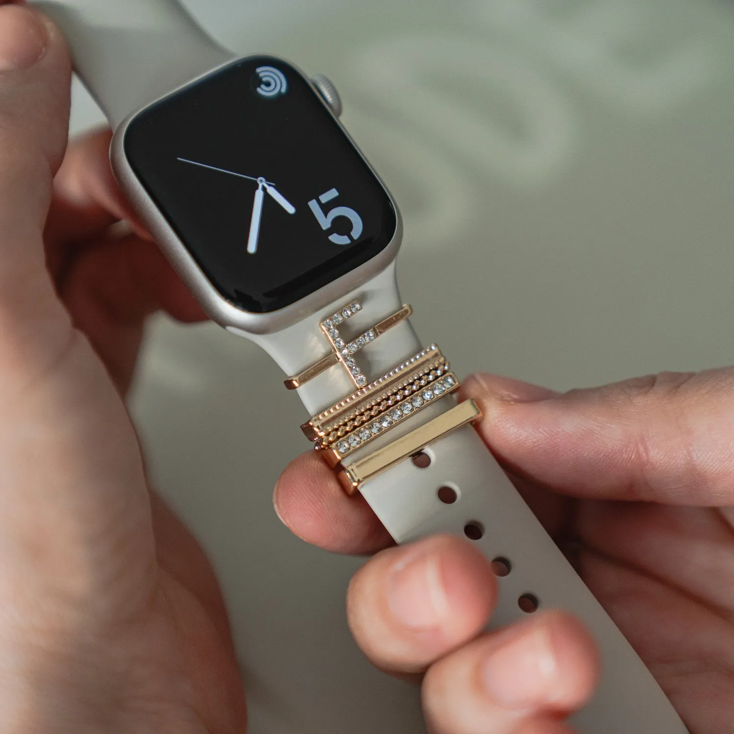 arktisband Buchstabe F Apple Watch Charm Edelstahl
