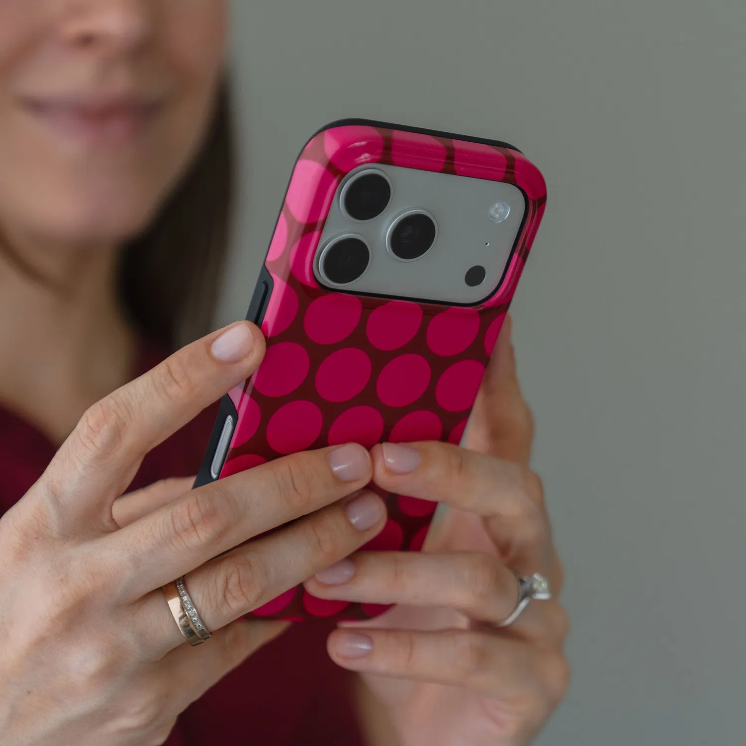 arktis iPhone 14 Pro Max Hülle Polka Dots MagSafe