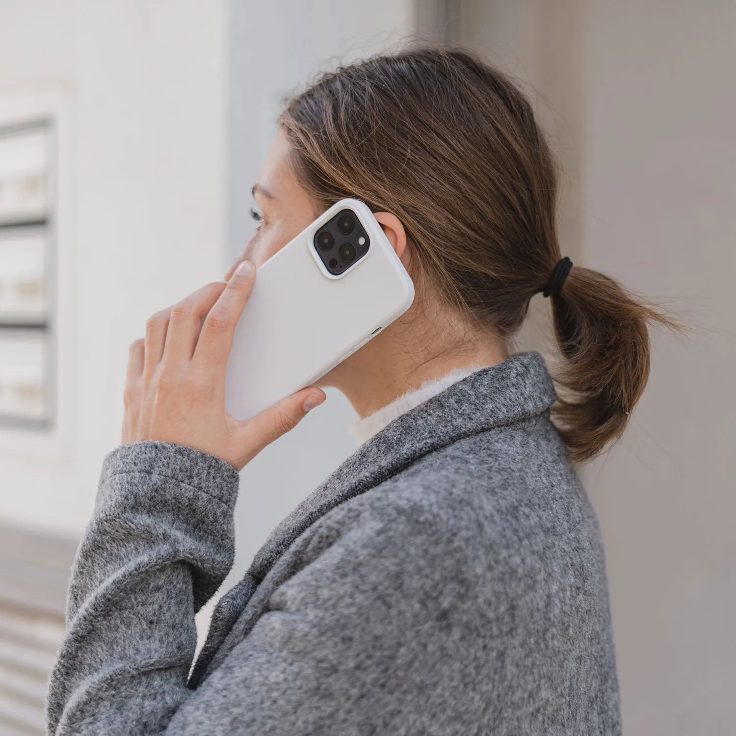 arktis Silikon iPhone 15 Pro Case Weiß Mikrofaser