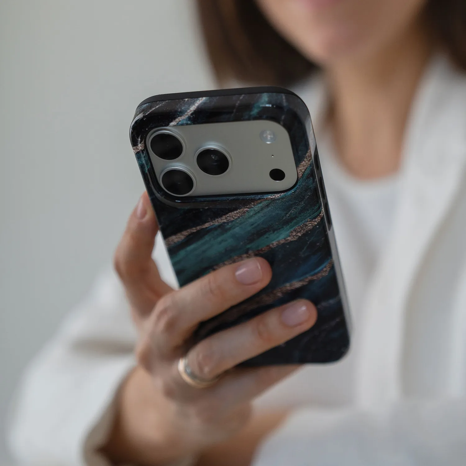 arktis Green Marble iPhone 16 Hülle MagSafe