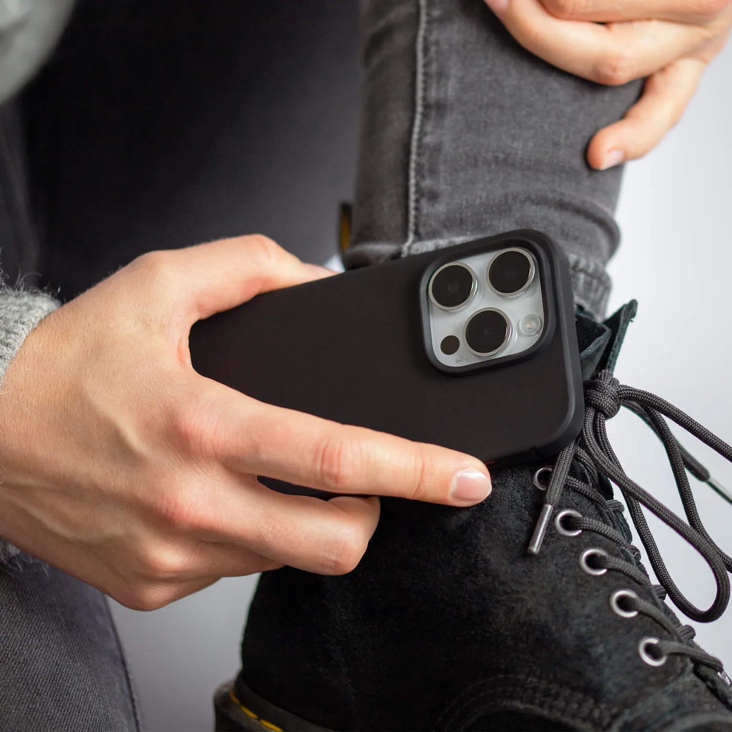 Artwizz TPU Case iPhone 16 Hülle schwarz matt-flexibel
