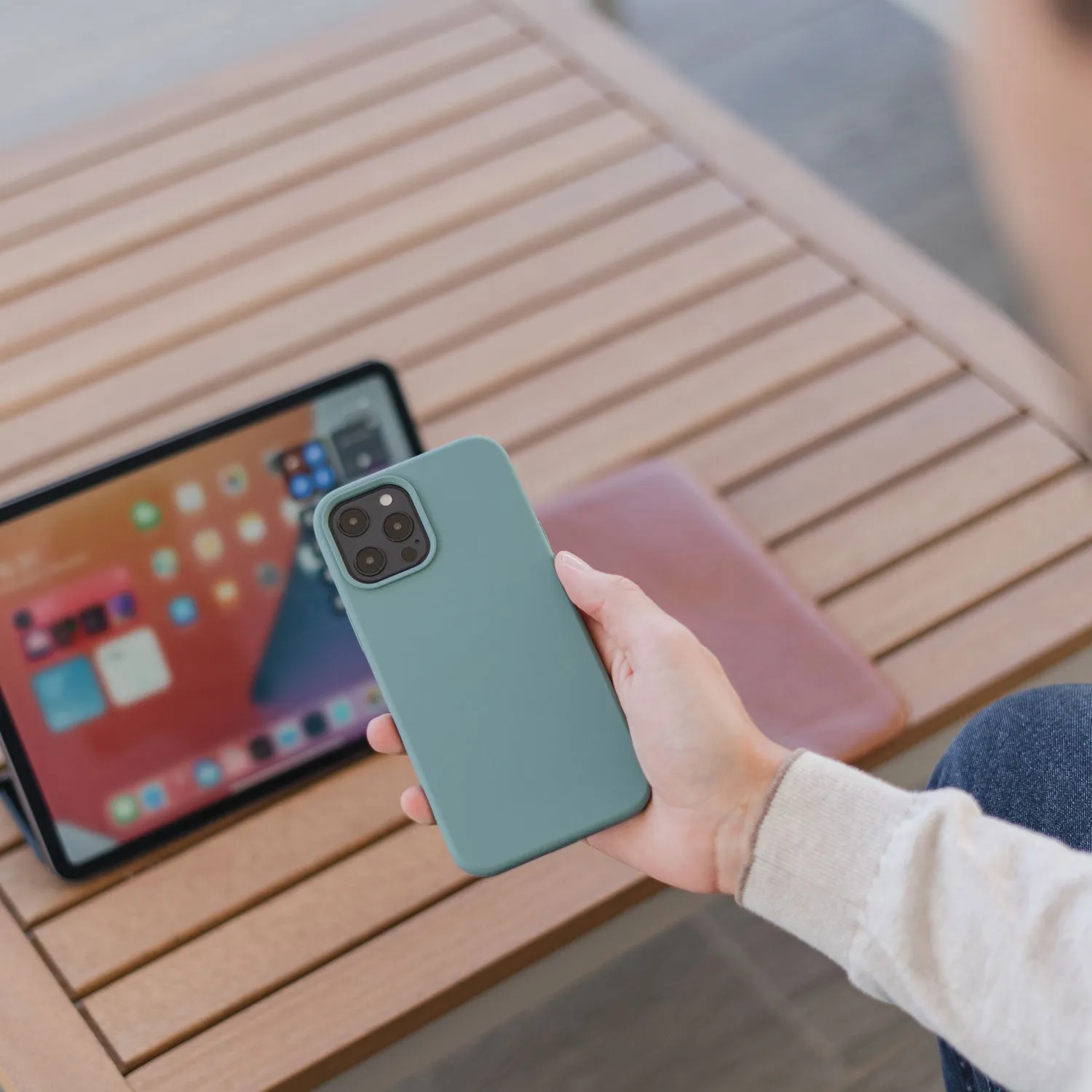 arktis iPhone 13 Silikon Case Nachtgrün griffig